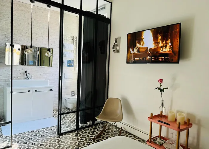 Montmartre Romantic, Bed & Breakfast - Paris